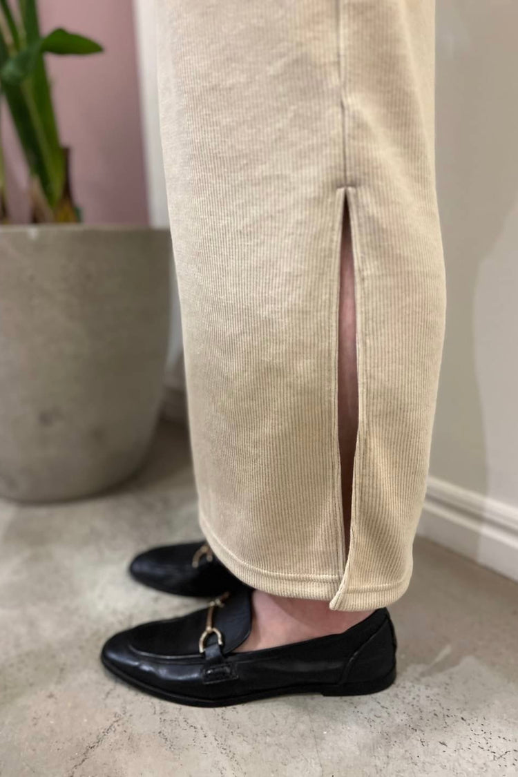beige